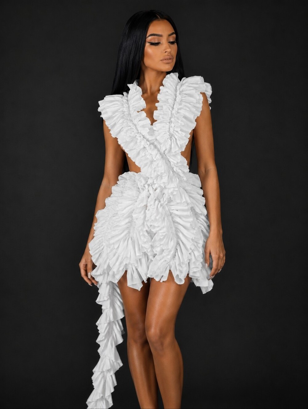 💋WHITE RUFFLLED BACKLESS DRESS!!